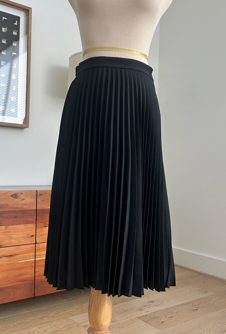 Burberry Uniform Black Pleated Skirt NWT US 2 Dark Academia